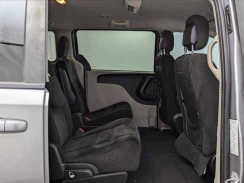 Used 2016 Dodge Grand Caravan SXT w/ Rear Park Assist Package image 18