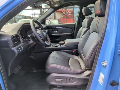 Used 2025 Honda Pilot TrailSport image 21