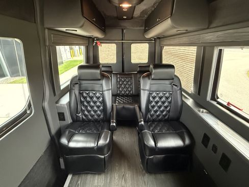 Used 2016 Freightliner Sprinter 2500 AWD/4WD image 3