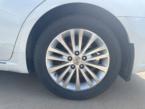 Used 2014 Toyota Avalon Limited w/ Technology Package FWD image 9