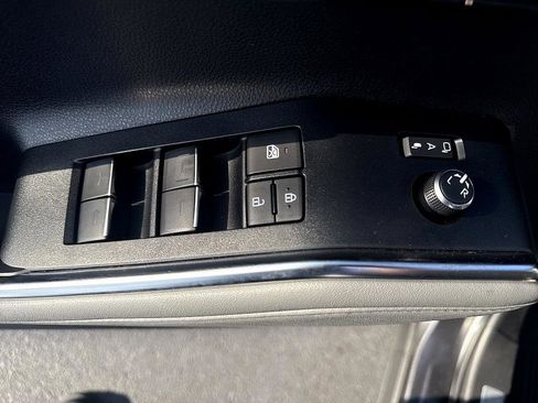 Used 2025 Toyota Highlander Limited image 10