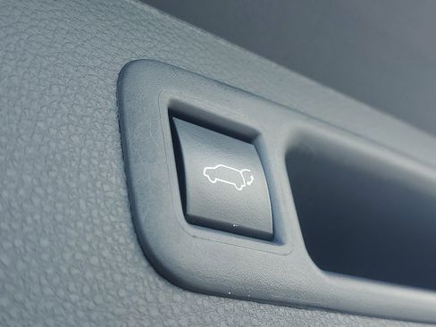 Used 2023 Toyota Highlander XLE FWD image 10