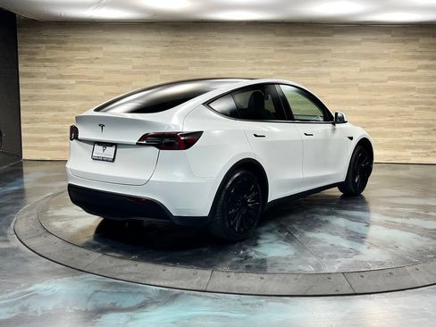 Used 2025 Tesla Model Y Long Range RWD image 15