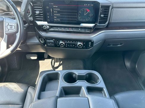 Used 2025 GMC Sierra 1500 SLT image 12