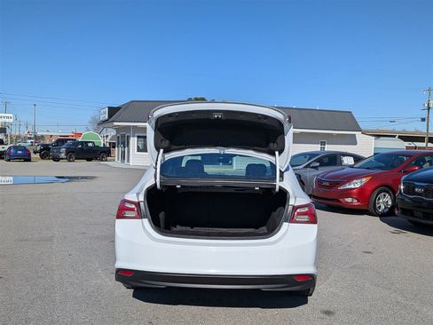 Used 2021 Chevrolet Malibu LT image 29