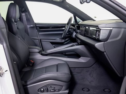 New 2026 Porsche Macan 4 Electric image 27