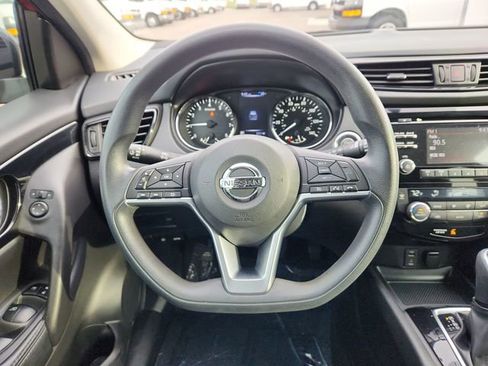 Used 2017 Nissan Rogue Sport SV image 36