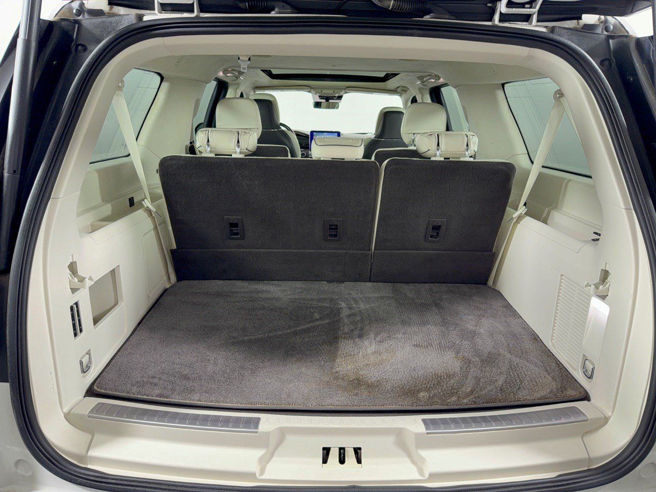 Used 2020 Lincoln Navigator L Black Label w/ Cargo Convenience Package AWD/4WD image 28