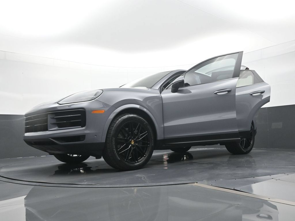 Certified 2024 Porsche Cayenne Coupe AWD/4WD image 30