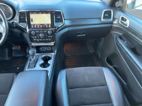 Used 2021 Jeep Grand Cherokee Laredo X image 28