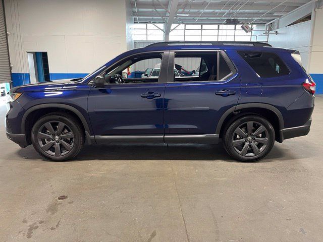 Used 2025 Honda Pilot Sport image 6