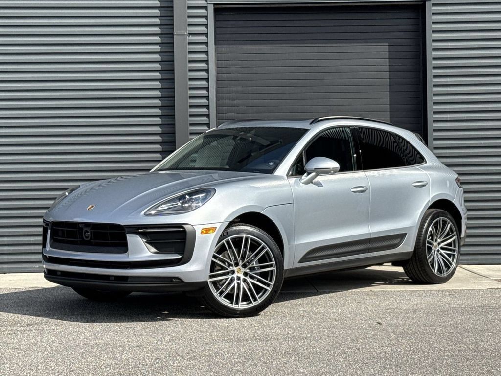 Certified 2026 Porsche Macan AWD/4WD image 1
