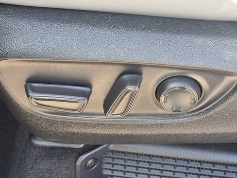 Used 2026 Toyota Sienna XLE FWD image 28