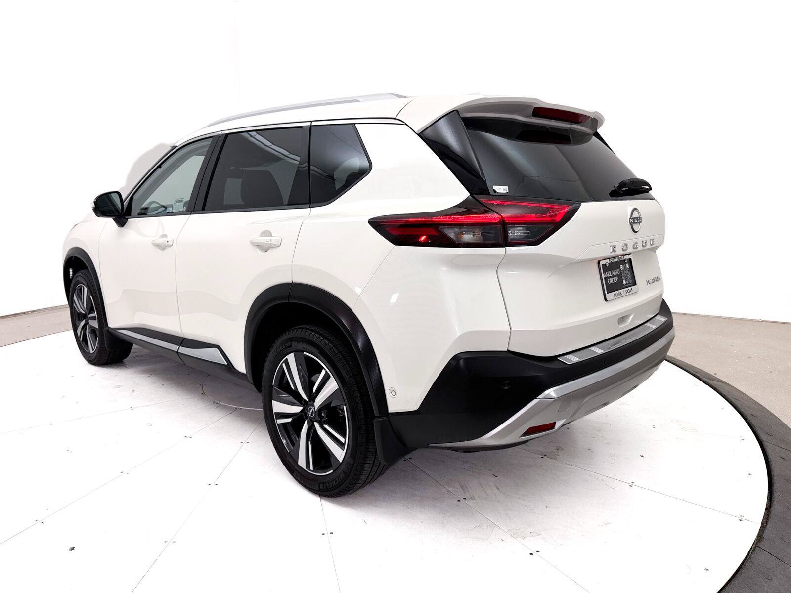 Used 2023 Nissan Rogue Platinum w/ Platinum Premium Package FWD image 16