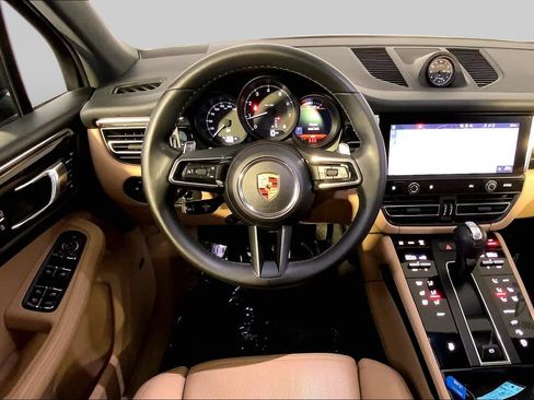 Used 2024 Porsche Macan AWD/4WD image 6