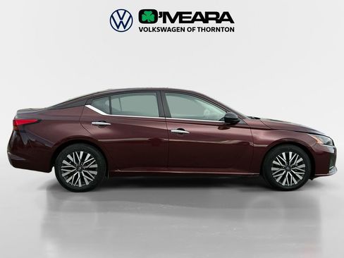 Used 2024 Nissan Altima 2.5 SV image 6