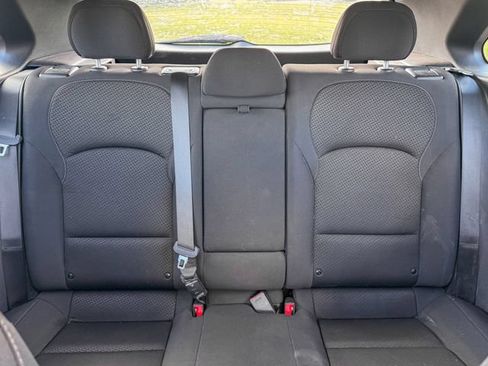 Used 2018 Hyundai Elantra GT FWD image 19