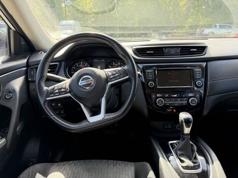 Used 2018 Nissan Rogue SV AWD/4WD image 18