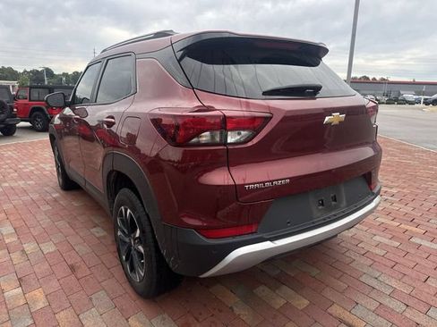 Used 2022 Chevrolet TrailBlazer LT w/ Confidence II Package FWD image 7