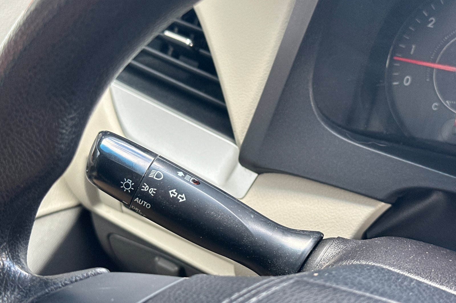 Used 2015 Toyota Sienna LE FWD image 37