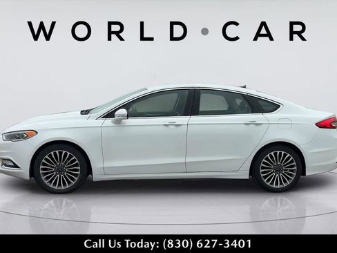 Used 2017 Ford Fusion SE w/ Fusion SE Technology Package FWD image 9