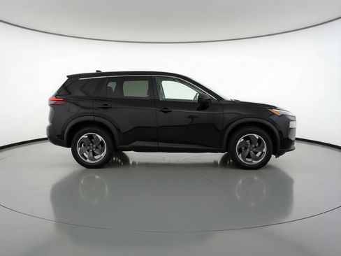 Used 2025 Nissan Rogue SV image 11