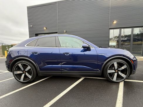 New 2025 Porsche Macan 4S Electric image 8