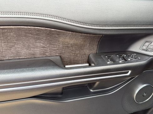 Used 2021 Ford Expedition Limited image 11