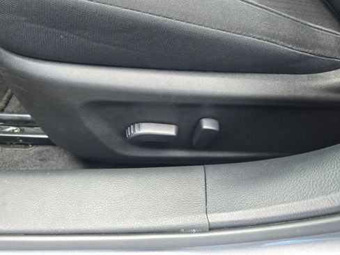 Used 2025 Nissan Altima 2.5 SV FWD image 13