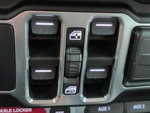 Used 2024 Jeep Gladiator Mojave AWD/4WD image 24