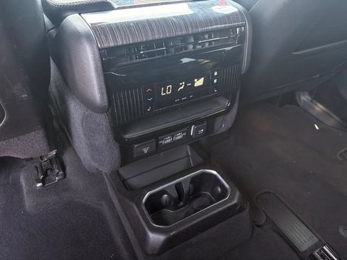 Used 2022 Jeep Wagoneer Series III w/ Premium Group I AWD/4WD image 29