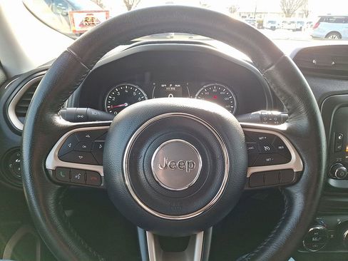 Used 2016 Jeep Renegade Latitude image 18