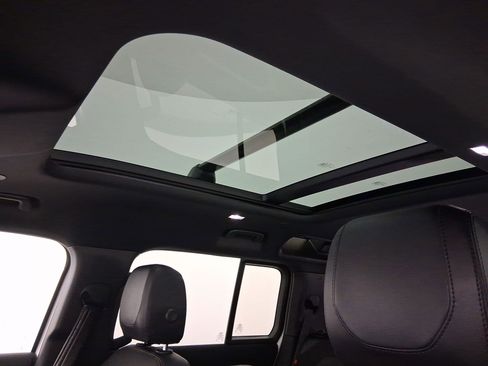 Used 2022 Land Rover Defender 110 X-Dynamic SE image 14