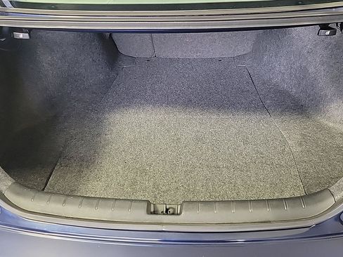 Used 2017 Honda Accord EX-L image 9