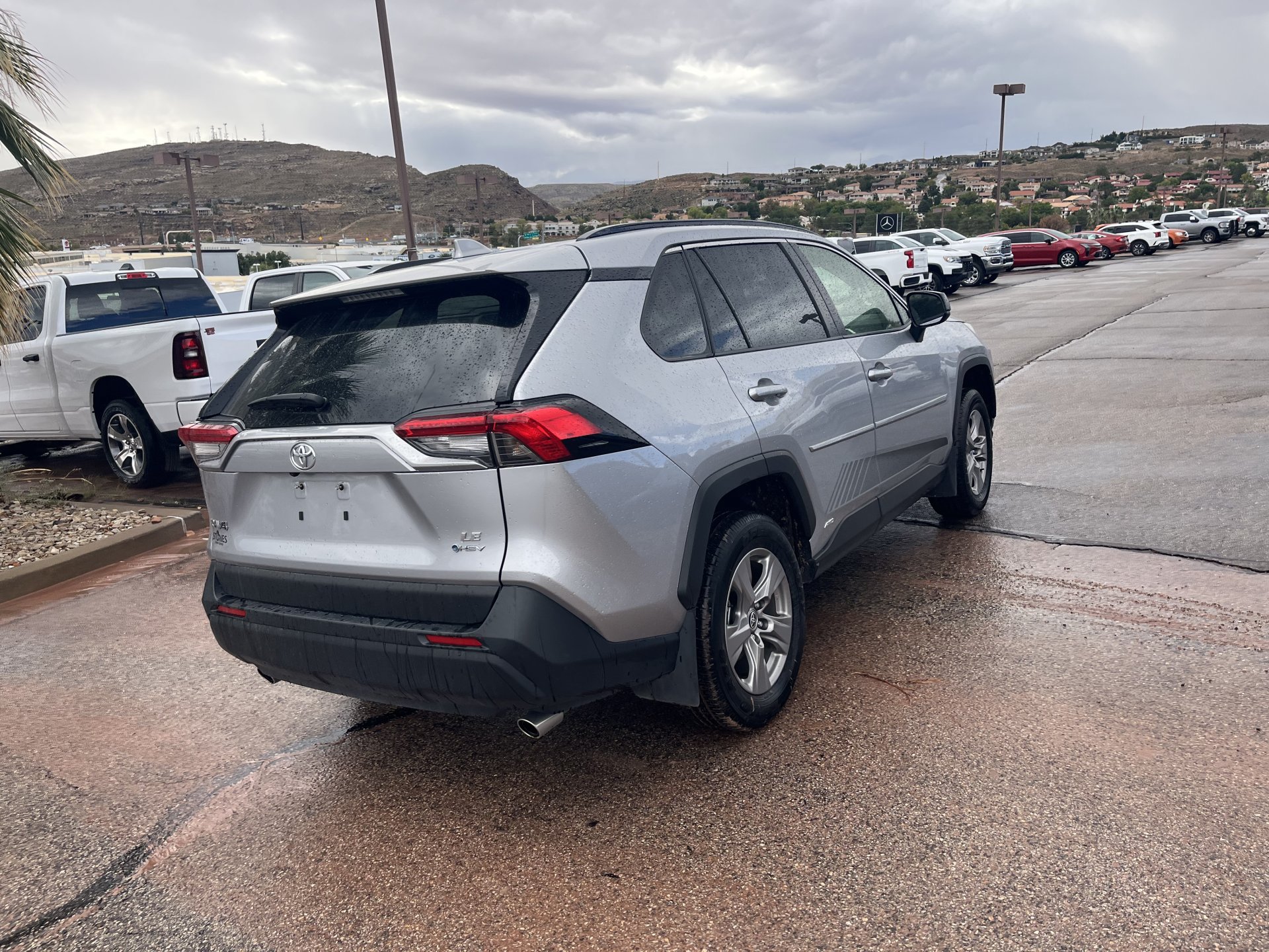 Used 2025 Toyota RAV4 LE AWD/4WD image 10