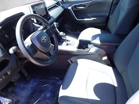 Used 2025 Toyota RAV4 XLE AWD/4WD image 11