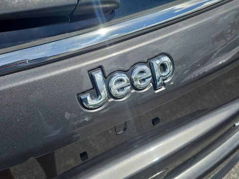 Used 2022 Jeep Compass Limited image 6