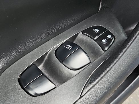 Used 2016 Nissan Altima 2.5 SR w/ LED Appearance Package image 26