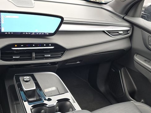 Certified 2025 Buick Enclave Sport Touring image 7