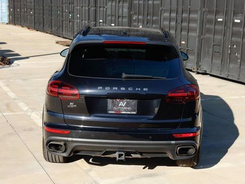 Used 2018 Porsche Cayenne Platinum Edition image 16