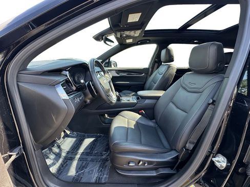 Used 2025 Cadillac XT6 Sport w/ Technology Package image 9