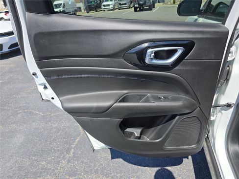 New 2026 Jeep Compass Latitude image 14