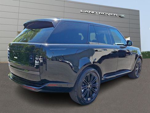 Used 2025 Land Rover Range Rover SE AWD/4WD image 2