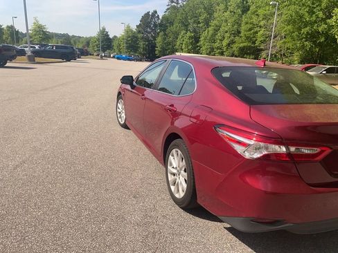 Used 2019 Toyota Camry LE image 14