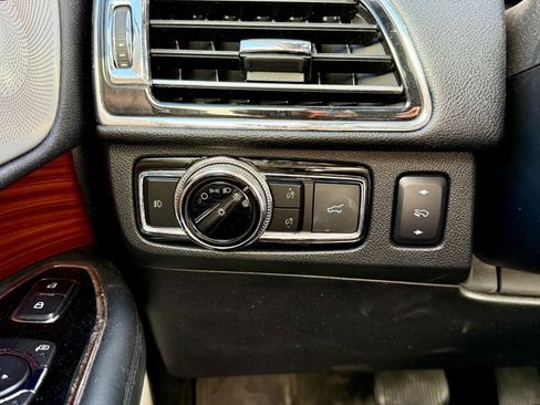 Used 2019 Lincoln Navigator Reserve image 27