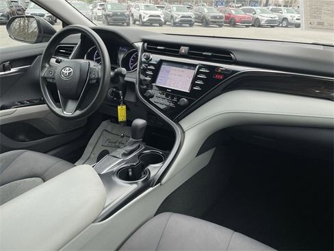 Used 2020 Toyota Camry LE image 24