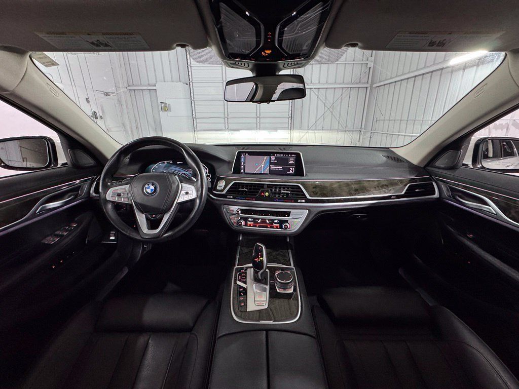 Used 2022 BMW 745e xDrive AWD/4WD image 25