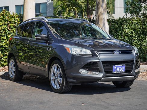 Used 2016 Ford Escape Titanium FWD image 3