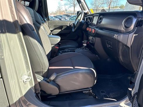 Used 2023 Jeep Gladiator Sport image 13