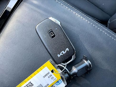 Used 2023 Kia Sorento SX AWD/4WD image 15